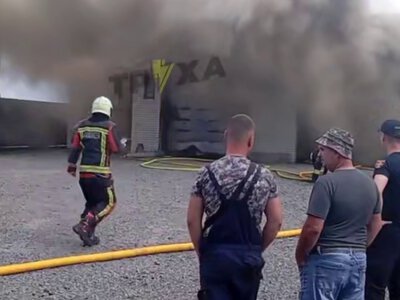 У Черкасах вогнеборці загасили пожежу в гаражі з автомобілями
