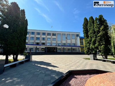 Удвічі дешевше, ніж у Києві: скільки коштує навчання в університетах Житомира у 2026