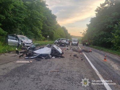 Смертельна ДТП у Кролевці: зіткнулися три автомобілі, загинули двоє людей, серед постраждалих — троє дітей