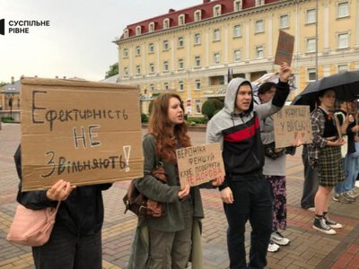Рівняни, попри дощ, вийшли на мітинг