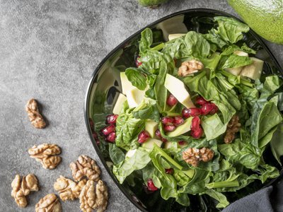 Авокадо чи волоські горіхи: який продукт краще підтримує роботу мозку