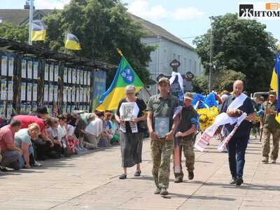 На щиті повернувся додому: Радомишль провів в останню путь Олександра Миронюка