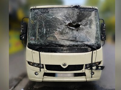  Російські військові скинули вибухівку з безпілотника на маршрутний автобус у Херсоні 