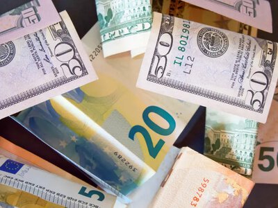 Курс валют у Києві сьогодні: де найвигідніше купити та продати долар і євро