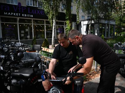 На Київщині ветерани отримали ще 17 електроскутерів за програмою «Турбота»