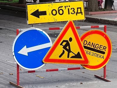 У Рівному можливі ускладнення руху через дорожні роботи: ремонт на трьох вулицях
