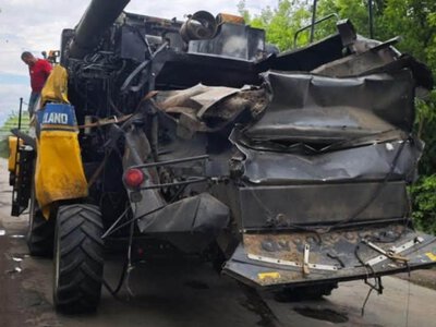 Росіяни знищили комбайн під час жнив на Сумщині: техніка згоріла вщент