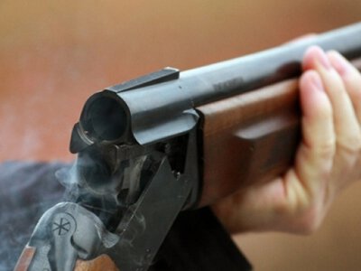 У Чернівецькій області чоловік поранив двох поліцейських із рушниці та втік у ліс