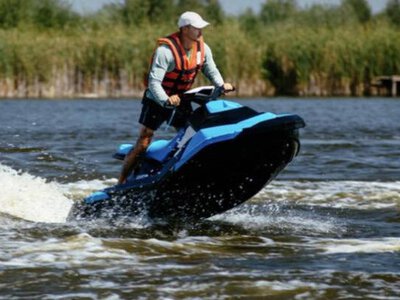 Розшукують водія гідроцикла, який травмував плавця на Бугу і втік