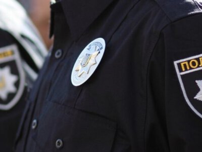 На Буковині під час обшуку чоловік з рушниці поранив двох правоохоронців і втік: його розшукують