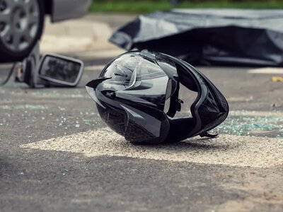 ДТП із неповнолітнім на Чернігівщині: мотоцикліст врізався в стовп