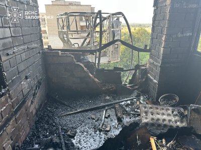 Російський дрон влучив у багатоповерхівку в Запоріжжі: сталася пожежа