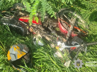  Неповнолітній мотоцикліст фатально влетів у вантажівку на Хустщині 