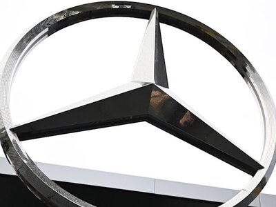 Прибуток Mercedes-Benz у другому кварталі впав більш ніж на чверть