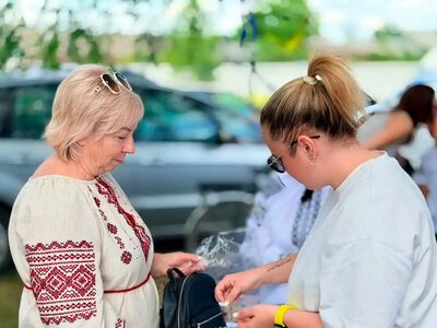 На благодійному ярмарку на Рівненщині зібрали 54 тисячі гривень для ЗСУ