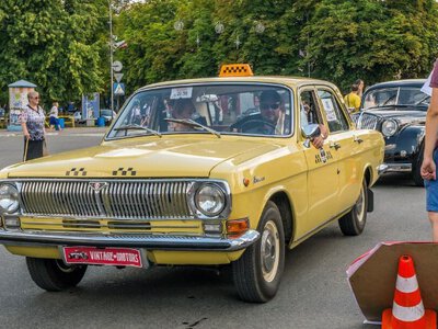 Старі автомобілі знову в моді: чому за ними полюють колекціонери