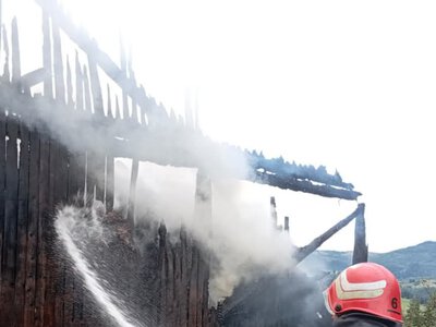 За добу на Буковині сталося 17 надзвичайних подій: рятувальники ліквідували пожежі та прибирали повалені дерева