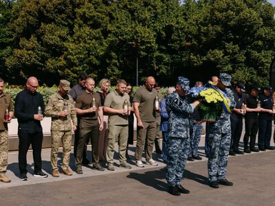 У сквері Слави і Волі в Одесі вшанували пам’ять полеглих Захисників