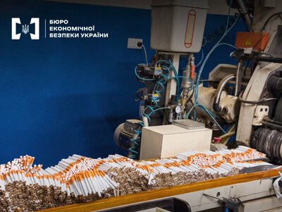 На Харківщині та Львівщині викрили підпільні тютюнові фабрики, які виготовляли до 130 тисяч пачок сигарет щодня