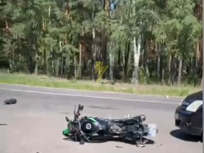 На Волині 15-річний мотоцикліст в’їхав у припарковане авто, його доставили в лікарню
