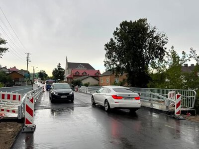 Біля Львова відкрили рух авто через міст після ремонту