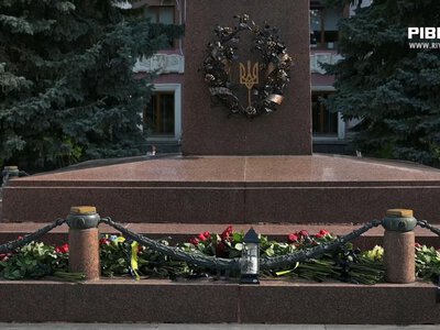 Нестерпний біль і незламність: у Рівному вшанували пам`ять загиблих у полоні (ВІДЕО)