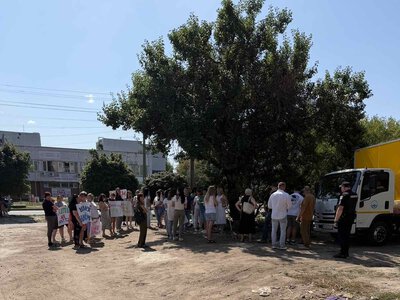 У Черкасах просять зупинити забудову скверу на Чорновола та скасувати дозвіл на вирубку 44 дерев