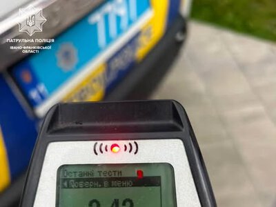 У Франківську нетверезий керманич врізався в будівлю та втік з місця ДТП