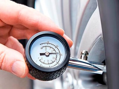 Який тиск має бути в шинах 215/65 R16: похибки під час зміни сезонів