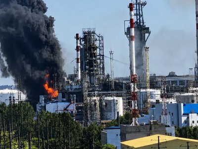 Тюменський НПЗ повністю припинив переробку нафти після атаки дронів – Reuters