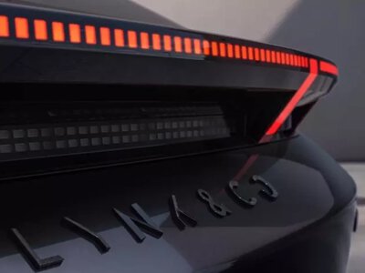 Lynk & Co 02 2027: як китайський кросовер намагається завоювати європейський ринок мікрофіброю та звуками іржання