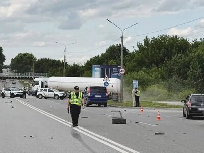 Біля Кам’янця-Подільського через ДТП ускладнений рух: на трасі організували реверс