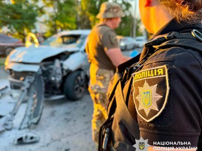 Вибух автомобіля на Таїрова: водій загинув, пасажирка в лікарні