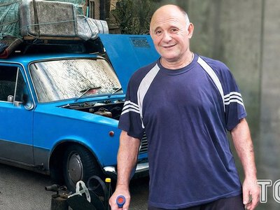 Герой вірусної історії про «Жигулі» й курей показав, як живе після евакуації