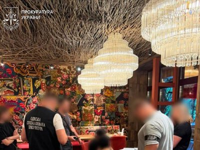В Одесі затримали працівницю ТЦК за хабар у 11 тисяч доларів