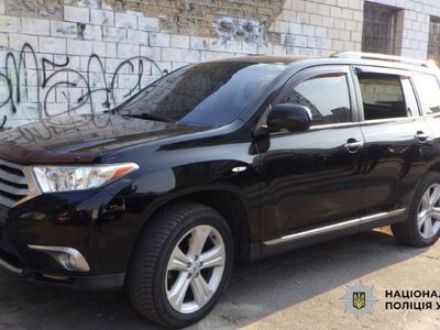 На Троєщині автокрадій розбив скло в Toyota й поцупив інструменти на 13 тисяч гривень