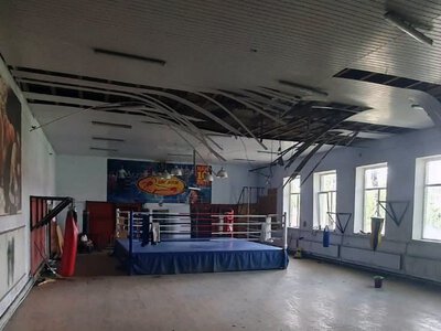 «Цей зал був для мене другим домом»: у Херсоні рашисти пошкодили будівлю школи з боксу (фото, відео)