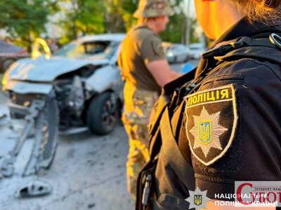 В Одесі на ходу вибухнув автомобіль: водій загинув, пасажирка у лікарні