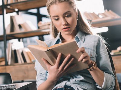 Українці знову читають книги: причина може вас здивувати