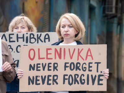 Маріупольці об’єдналися в акціях до роковин теракту в Оленівці (фото)