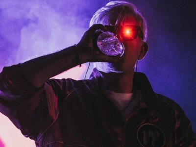 Автор треку, який варто почути кожному: у 50-річному віці помер легендарний діджей Kavinsky (Відео)