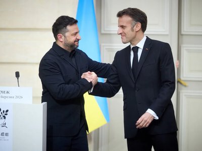 Зеленський обговорив з Макроном зустріч з Трампом і запропонував допомогу у гасінні пожеж