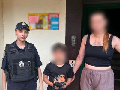 Патрульні Ужгорода допомогли дитині з нетиповою проблемою — PMG.ua