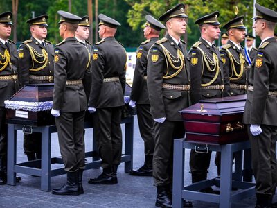 Імена ще не встановлені, але їхній подвиг безсмертний: за участі Закарпаття на Київщині поховали п’ятьох полеглих Героїв