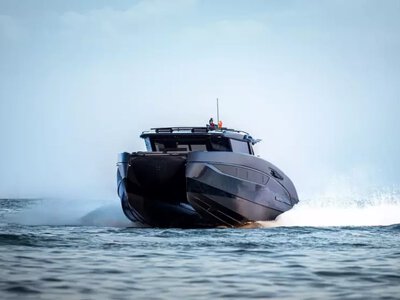 Brabus вийшли на воду: німецькі тюнери створили 17-метровий катамаран Ultima 55 з потужністю 1450 л.