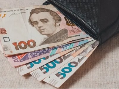 Отримають одразу за 2 місяці: кому держава компенсує у серпні затримані виплати