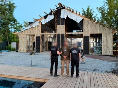 На Одещині командир військової частини задіяв десятки солдатів для будівництва власної садиби