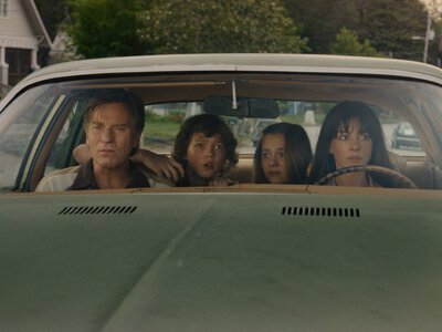 Фантастичний трилер «Кінець Оук-Стріт» з Енн Гетевей виходить в український прокат