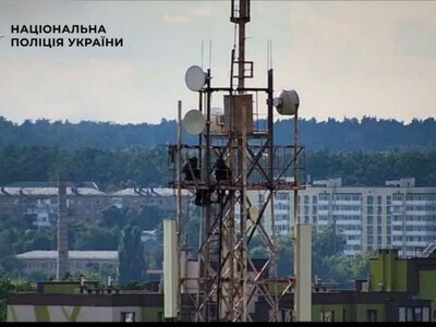 Небезпечні «забавки»: в Ірпені двох школярів заскочили на телекомунікаційній вежі