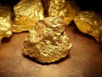 Золото подорожчало після рішення ФРС зберегти процентні ставки без змін